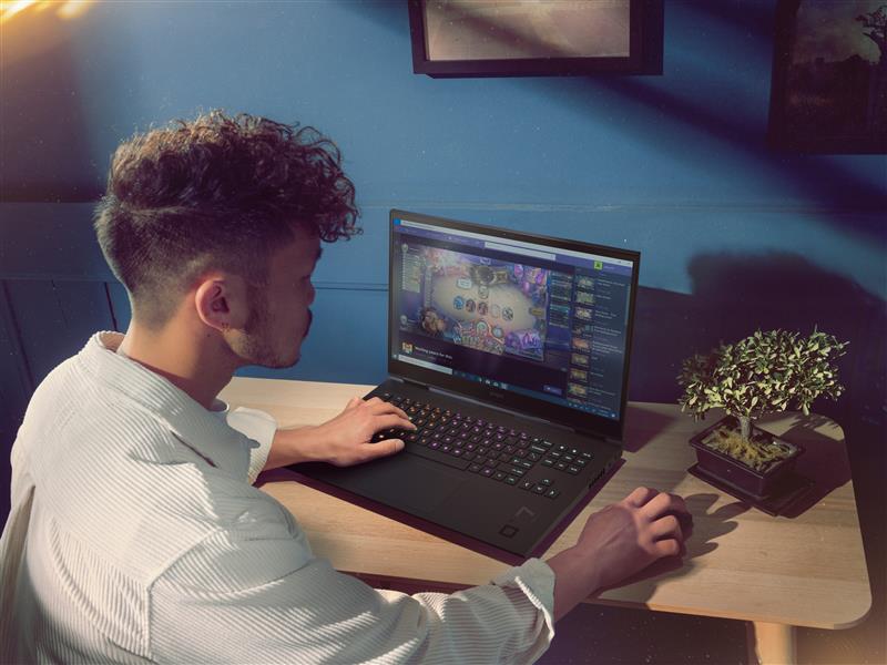 OMEN by HP 17-ck2160nd Laptop 43,9 cm (17.3"") Quad HD Intel® Core™ i7 i7-13700HX 32 GB DDR5-SDRAM 1 TB SSD NVIDIA GeForce RTX 4080 Wi-Fi 6E (802.11ax