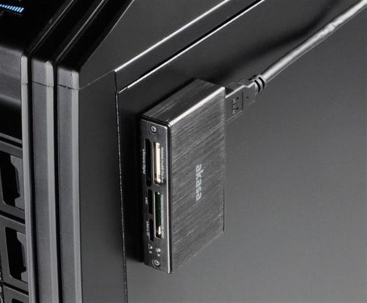 Akasa USB 3 0 Black Brushed Aluminium Multi Memory Card Reader 5 Active Slots